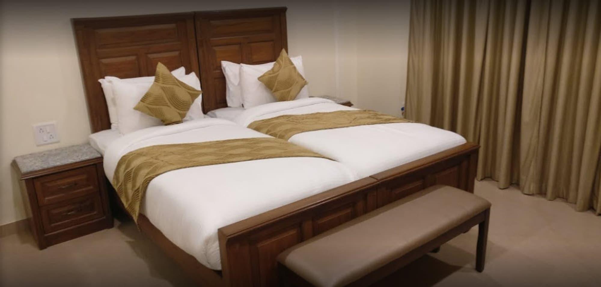 Seashell Suites And Villas- Candolim Goa Bagian luar foto