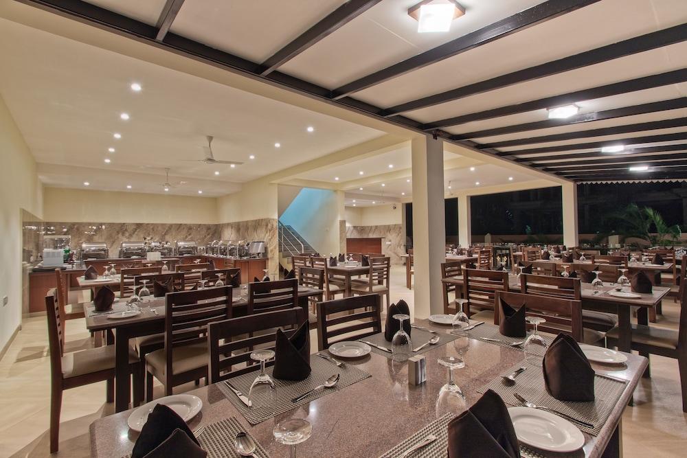 Seashell Suites And Villas- Candolim Goa Bagian luar foto