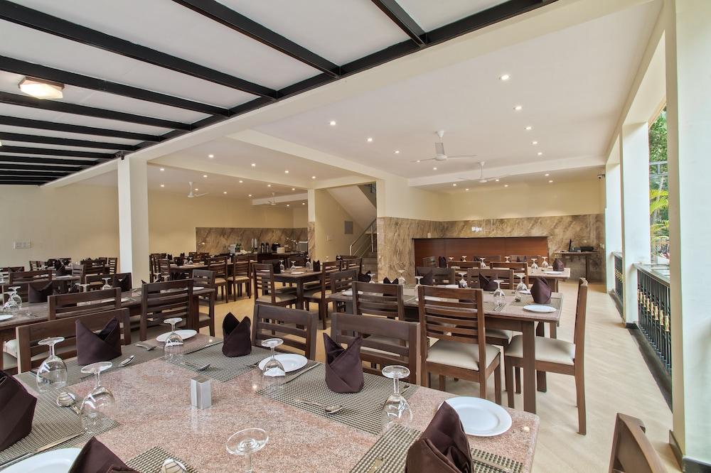 Seashell Suites And Villas- Candolim Goa Bagian luar foto