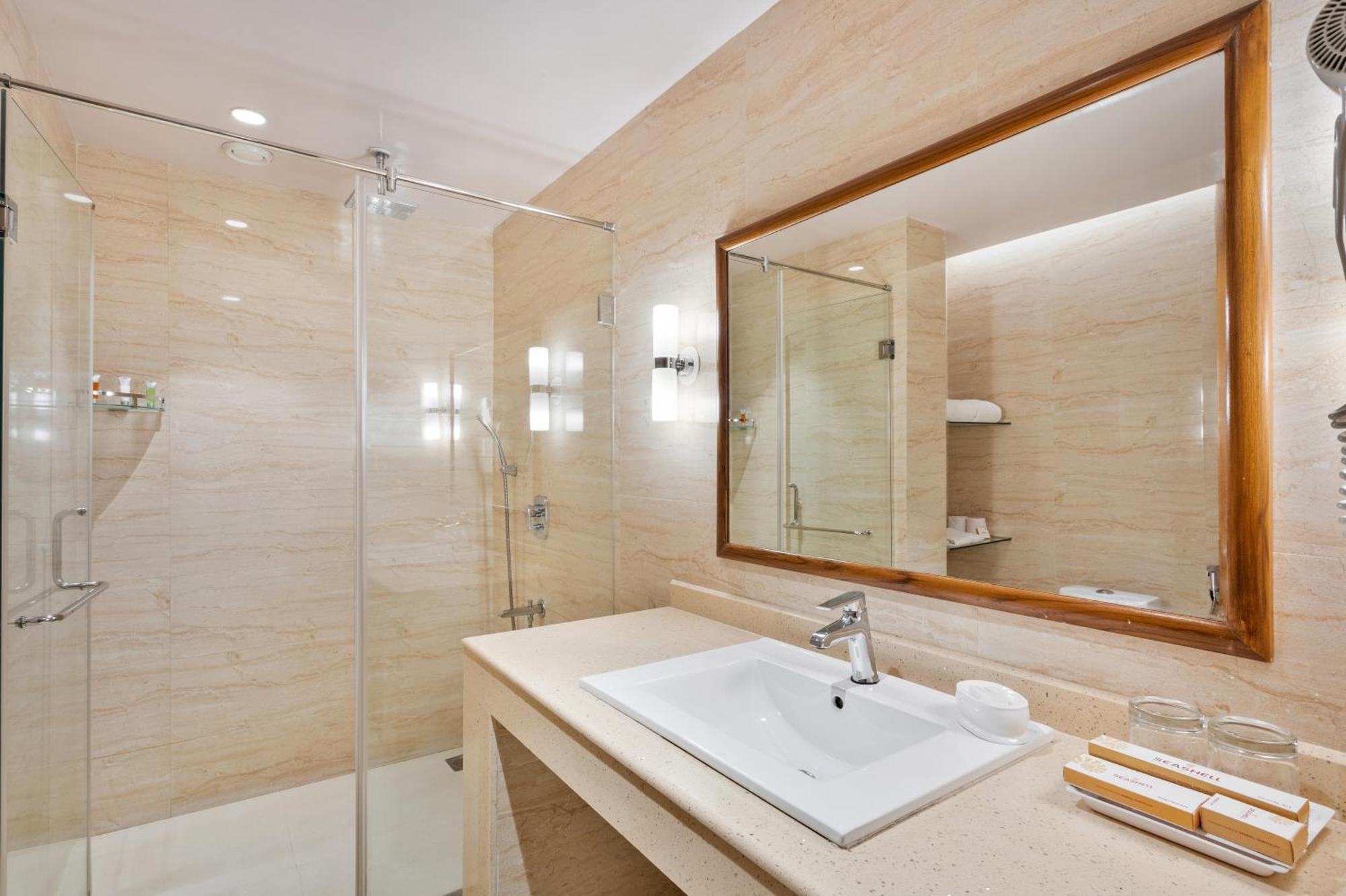 Seashell Suites And Villas- Candolim Goa Bagian luar foto