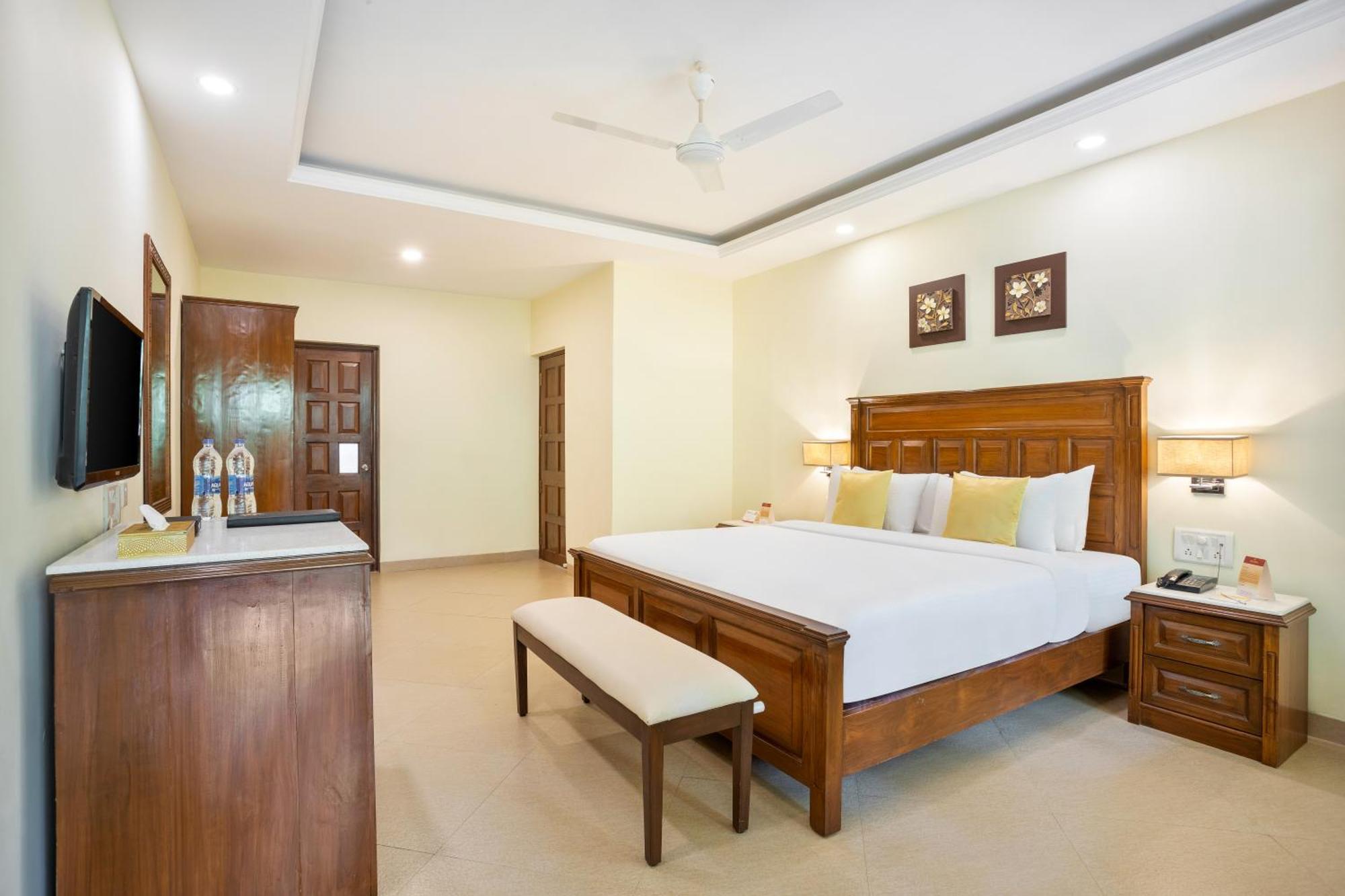 Seashell Suites And Villas- Candolim Goa Bagian luar foto