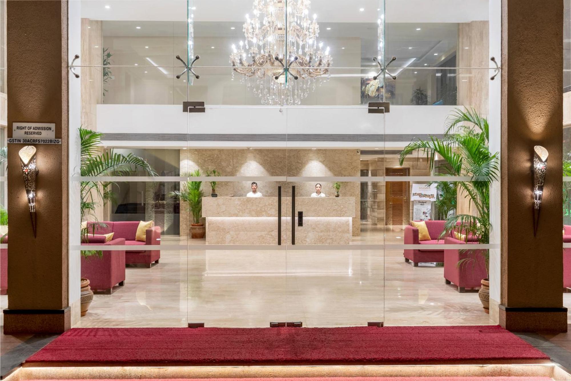 Seashell Suites And Villas- Candolim Goa Bagian luar foto