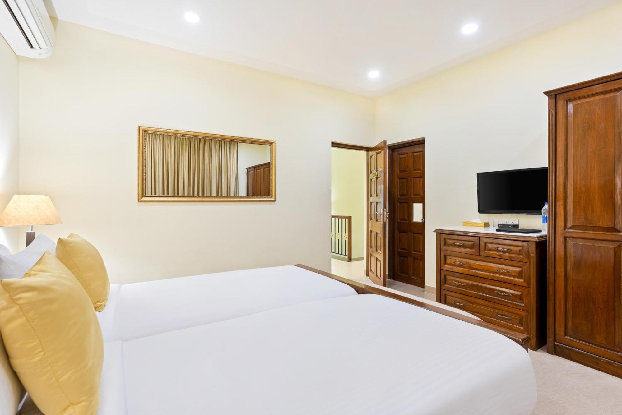 Seashell Suites And Villas- Candolim Goa Bagian luar foto