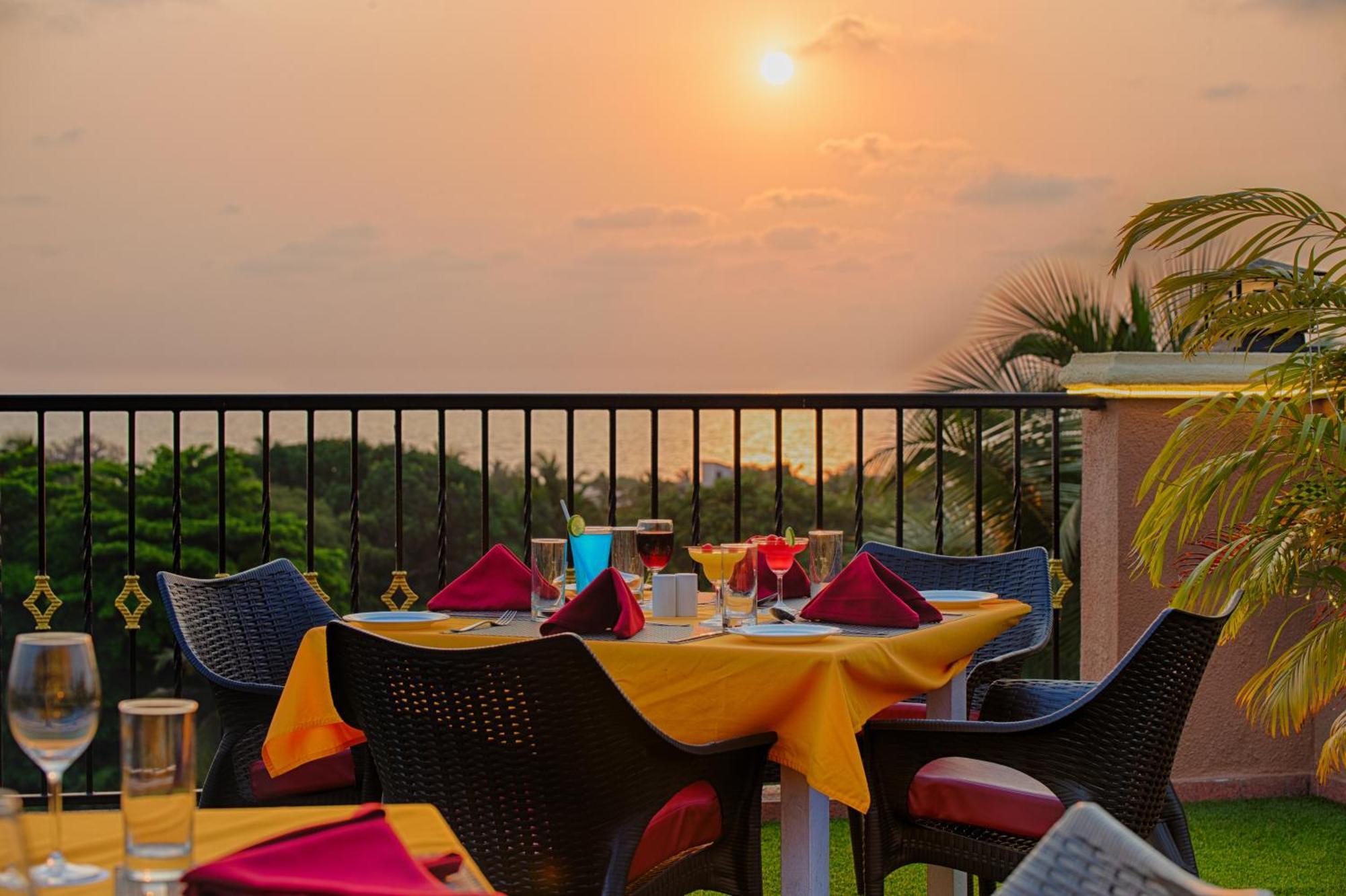Seashell Suites And Villas- Candolim Goa Bagian luar foto