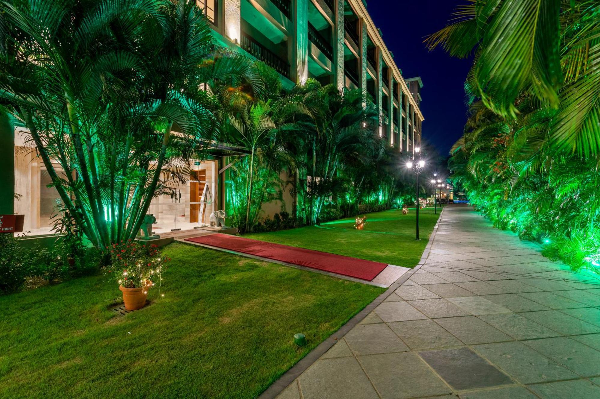 Seashell Suites And Villas- Candolim Goa Bagian luar foto